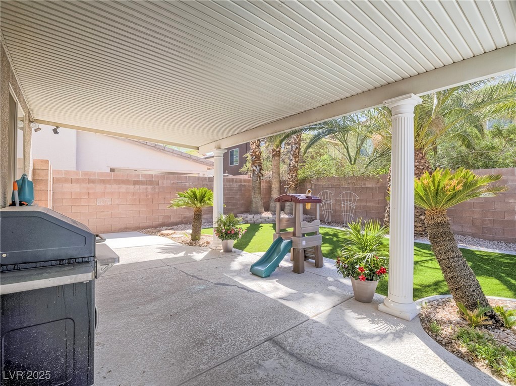 Henderson, Nevada 89052, United States, 5 Bedrooms Bedrooms, ,3 BathroomsBathrooms,Residential,Pending,112359