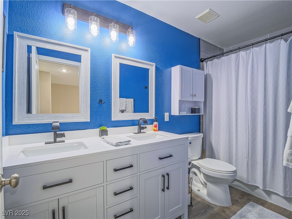 Henderson, Nevada 89052, United States, 5 Bedrooms Bedrooms, ,3 BathroomsBathrooms,Residential,Pending,112359