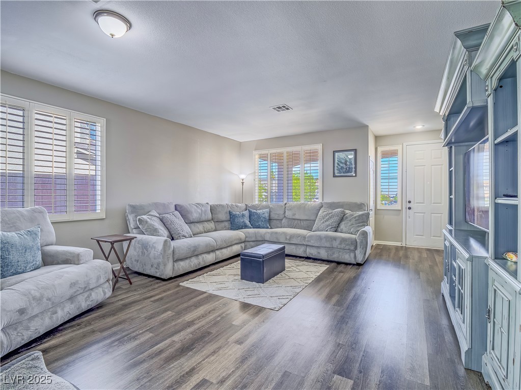 Henderson, Nevada 89052, United States, 5 Bedrooms Bedrooms, ,3 BathroomsBathrooms,Residential,Pending,112359