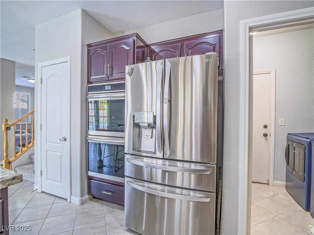 Henderson, Nevada 89052, United States, 5 Bedrooms Bedrooms, ,3 BathroomsBathrooms,Residential,Pending,112359