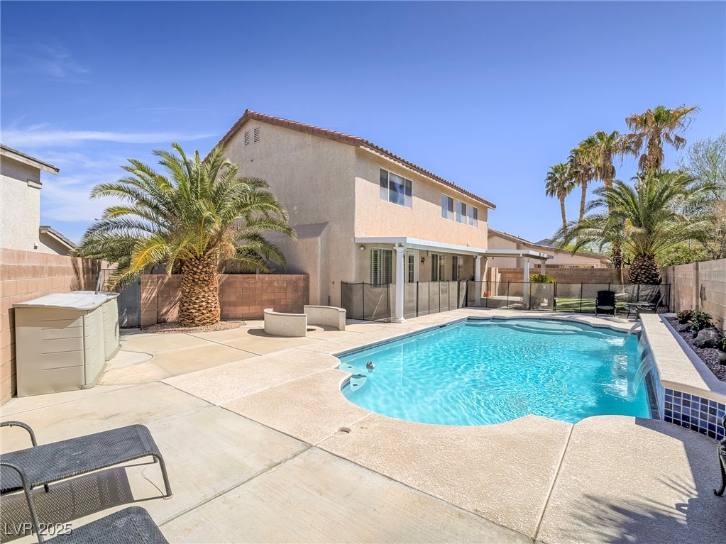 Henderson, Nevada 89052, United States, 5 Bedrooms Bedrooms, ,3 BathroomsBathrooms,Residential,Pending,112359