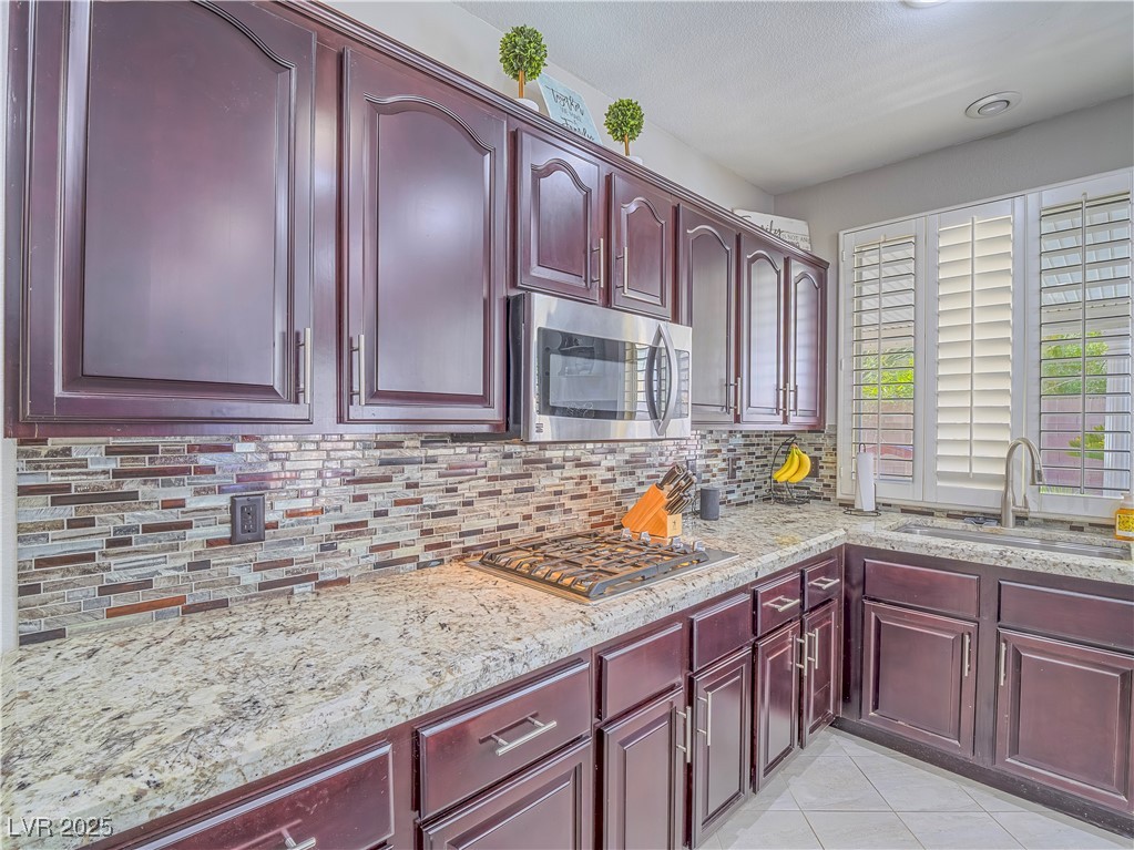 Henderson, Nevada 89052, United States, 5 Bedrooms Bedrooms, ,3 BathroomsBathrooms,Residential,Pending,112359