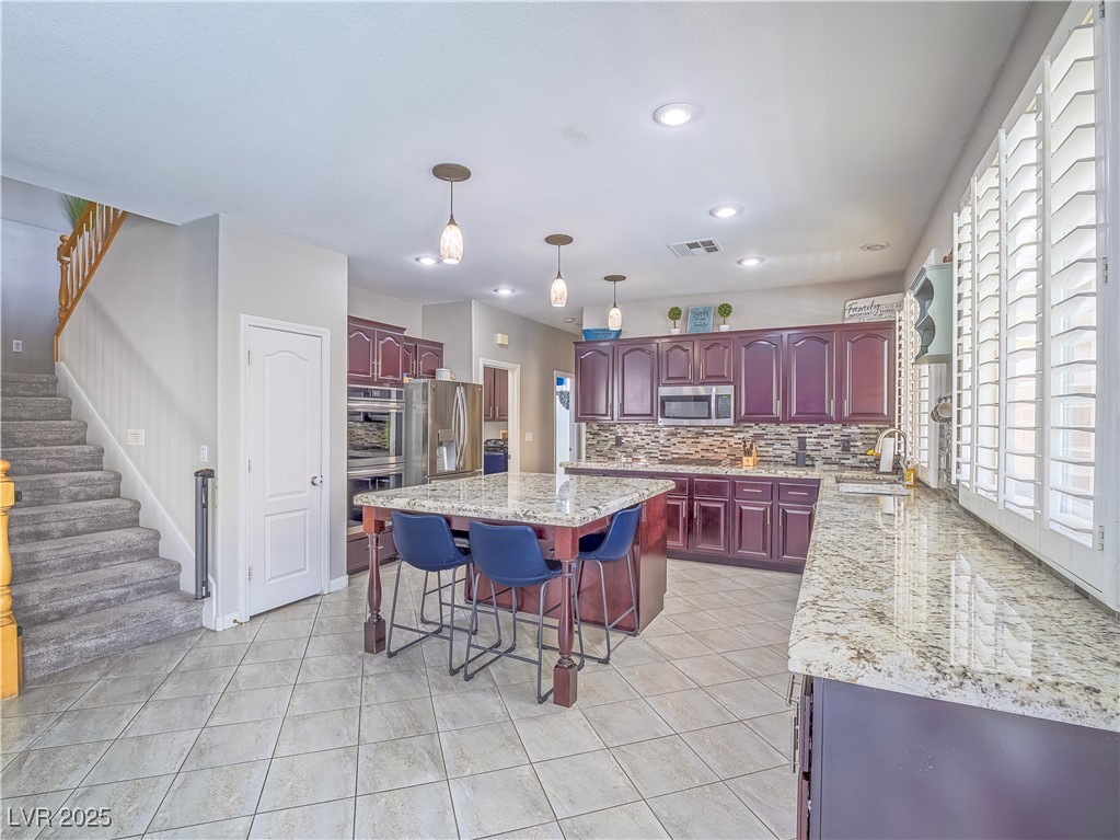 Henderson, Nevada 89052, United States, 5 Bedrooms Bedrooms, ,3 BathroomsBathrooms,Residential,Pending,112359