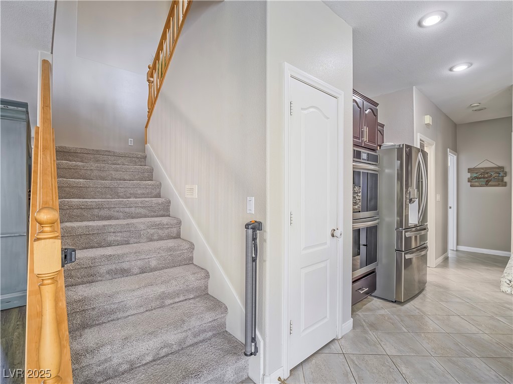 Henderson, Nevada 89052, United States, 5 Bedrooms Bedrooms, ,3 BathroomsBathrooms,Residential,Pending,112359