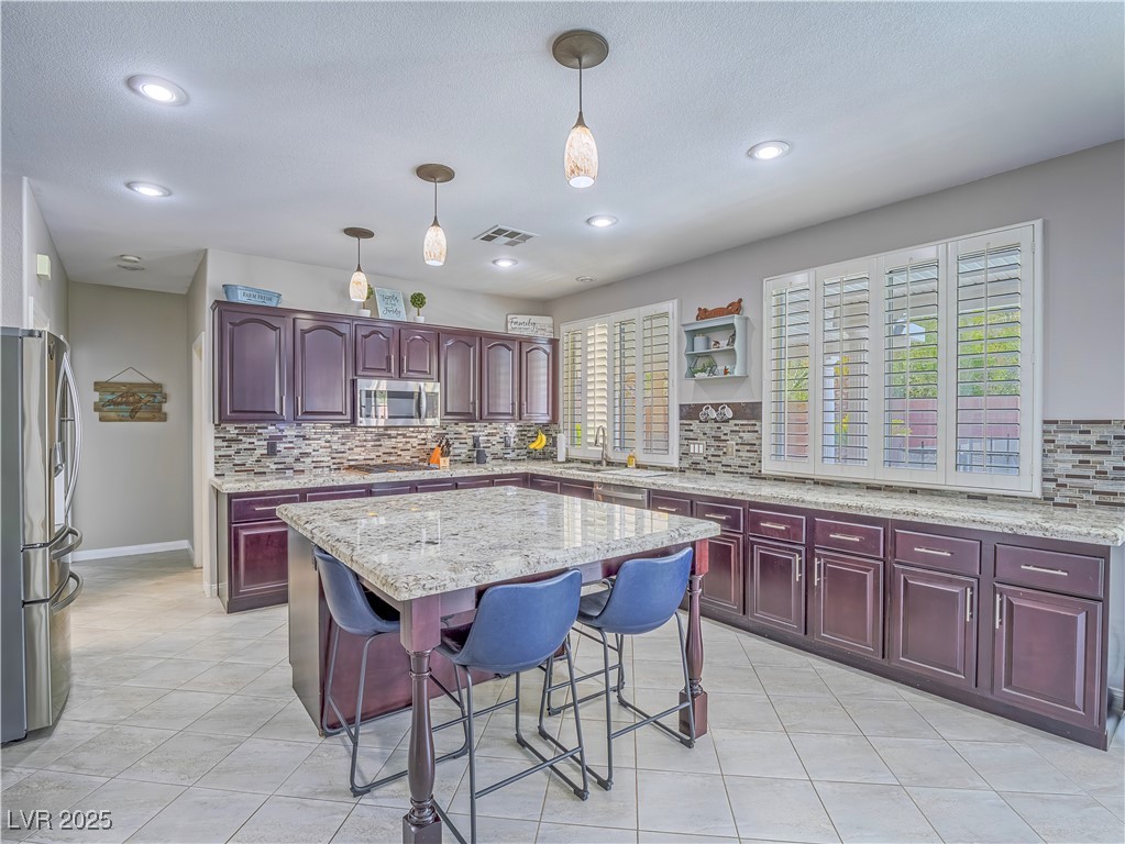 Henderson, Nevada 89052, United States, 5 Bedrooms Bedrooms, ,3 BathroomsBathrooms,Residential,Pending,112359