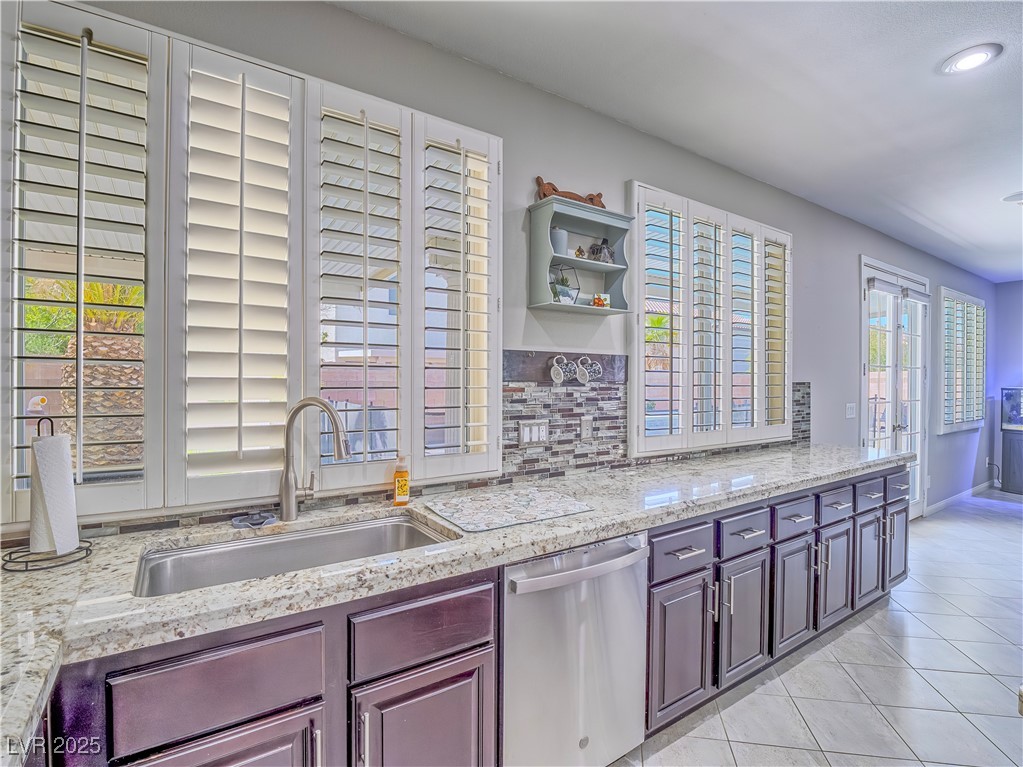 Henderson, Nevada 89052, United States, 5 Bedrooms Bedrooms, ,3 BathroomsBathrooms,Residential,Pending,112359