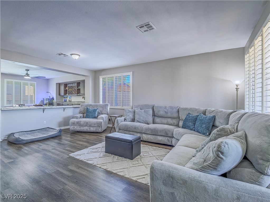 Henderson, Nevada 89052, United States, 5 Bedrooms Bedrooms, ,3 BathroomsBathrooms,Residential,Pending,112359