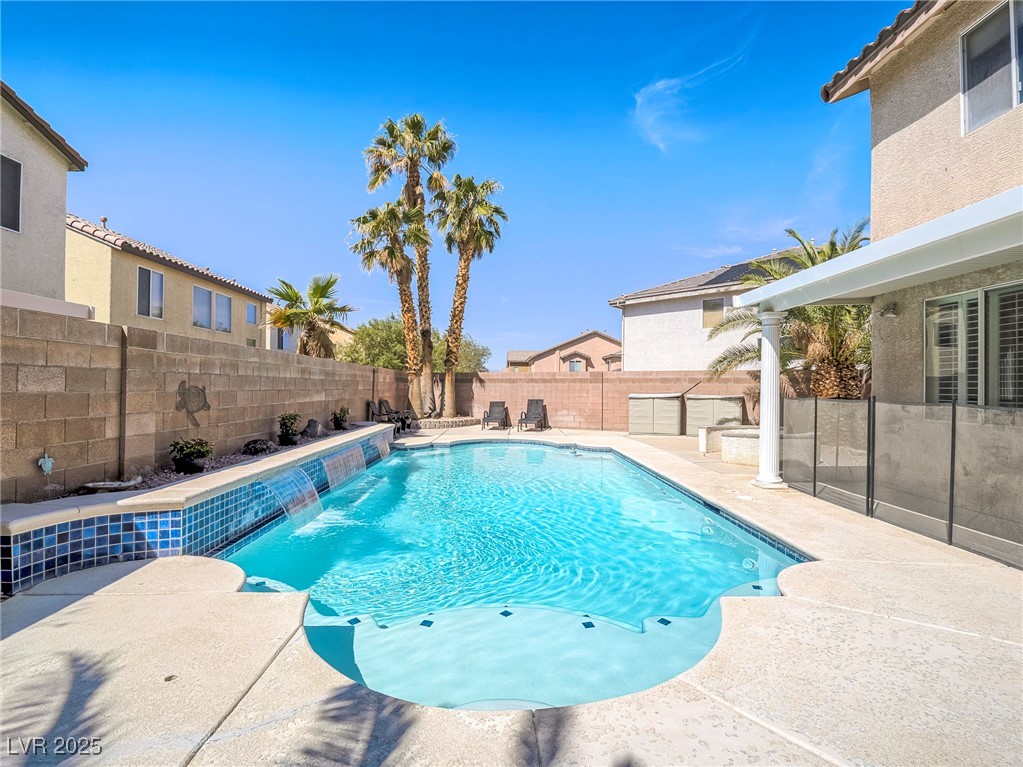 Henderson, Nevada 89052, United States, 5 Bedrooms Bedrooms, ,3 BathroomsBathrooms,Residential,Pending,112359