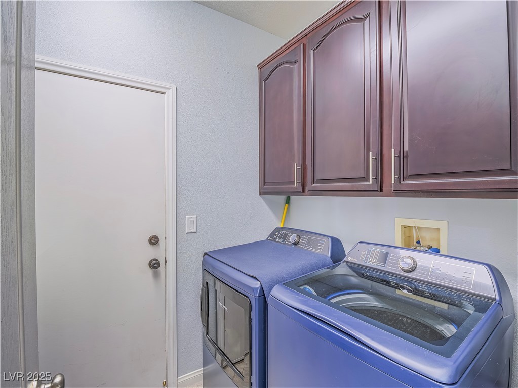 Henderson, Nevada 89052, United States, 5 Bedrooms Bedrooms, ,3 BathroomsBathrooms,Residential,Pending,112359