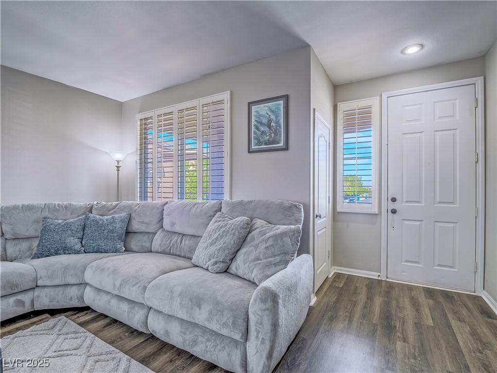 Henderson, Nevada 89052, United States, 5 Bedrooms Bedrooms, ,3 BathroomsBathrooms,Residential,Pending,112359