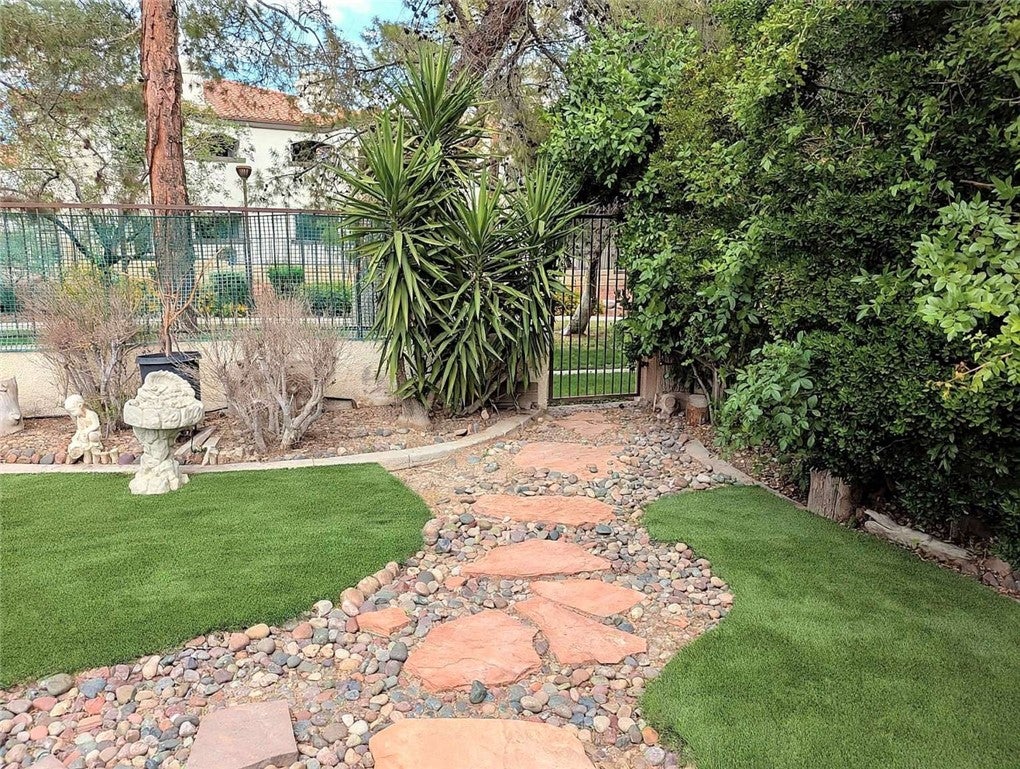 9108 Covered Wagon Avenue