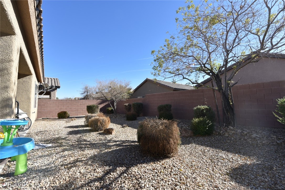 Properties 1 6119 Forest Pony Avenue