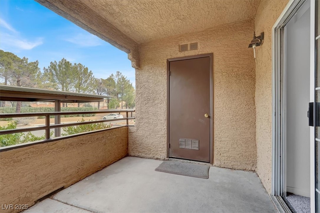 Las Vegas, Nevada 89117, United States, 2 Bedrooms Bedrooms, ,2 BathroomsBathrooms,Residential,Active,163904