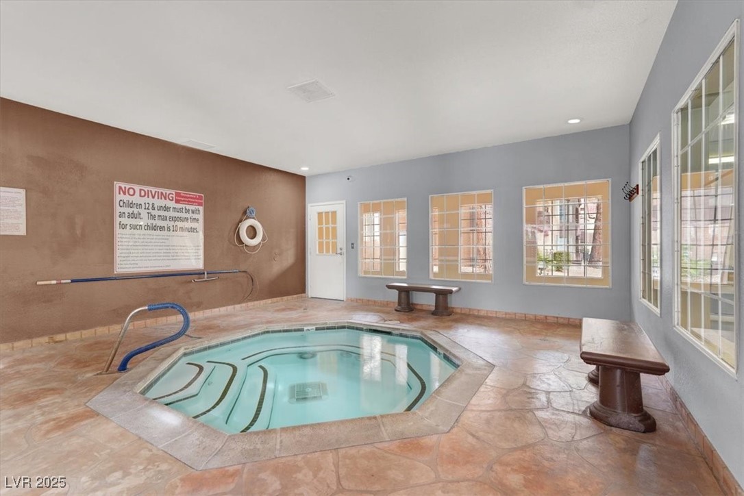 Las Vegas, Nevada 89117, United States, 2 Bedrooms Bedrooms, ,2 BathroomsBathrooms,Residential,Active,163904