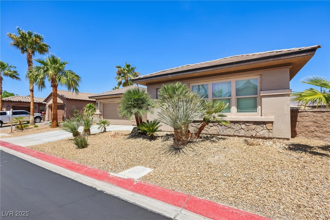 3904 Redbreast Lane
