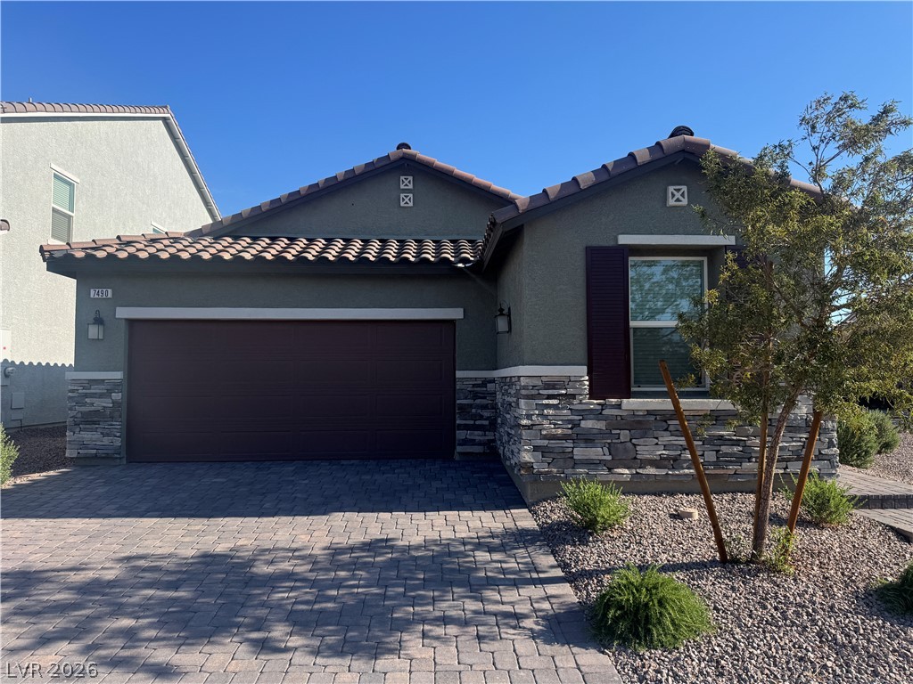 7490 Lush Oasis Avenue