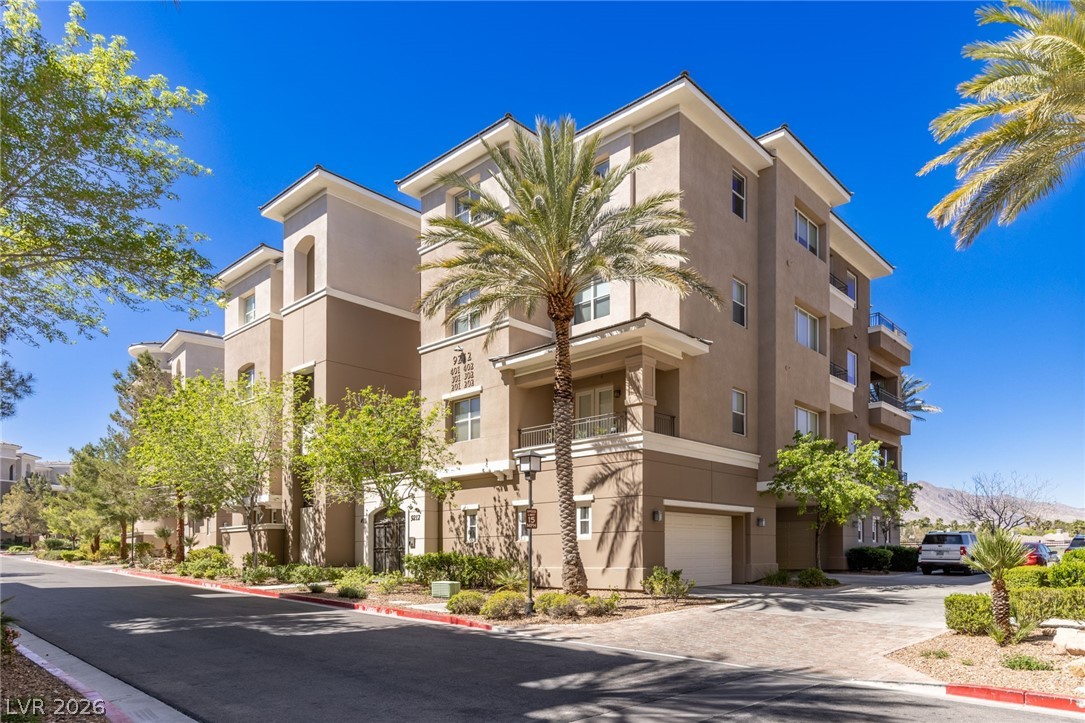 9212 Tesoras Drive 402