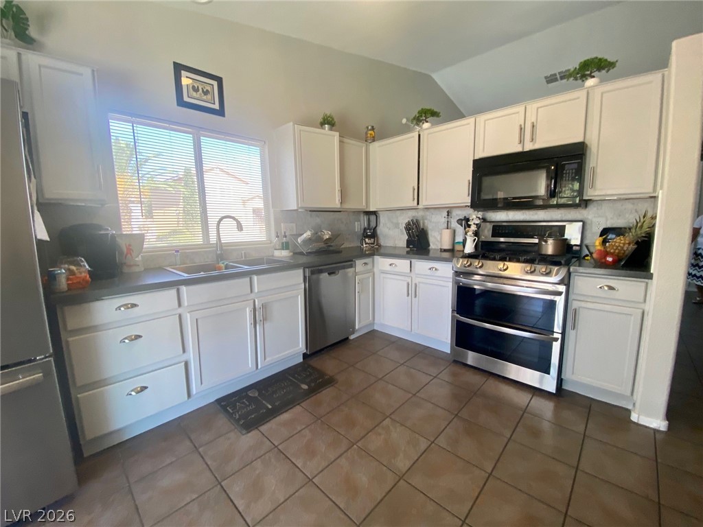4441 Ivory Jade Avenue