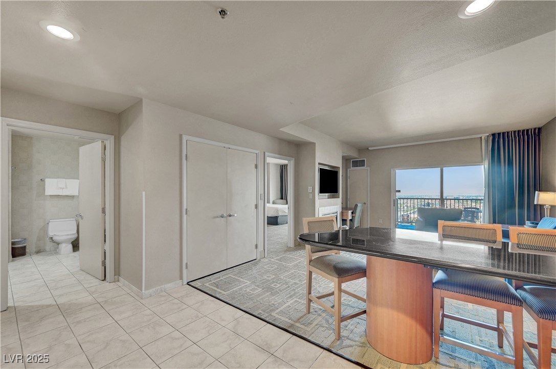 211 E Flamingo Road 1211