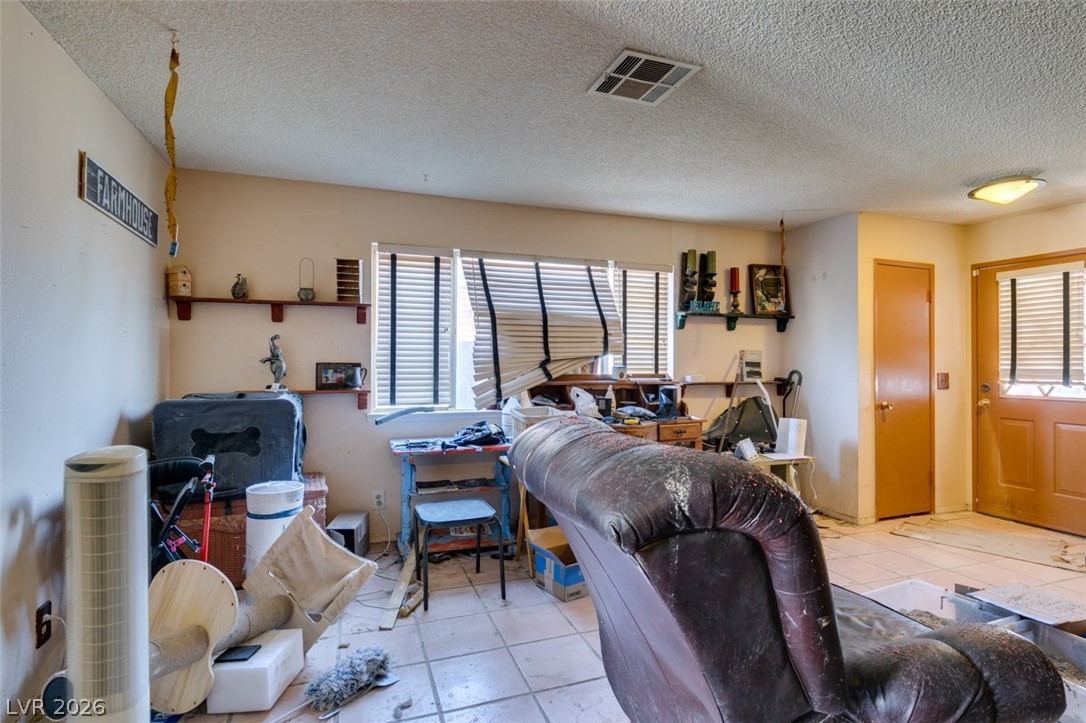 868 Shrubbery Lane