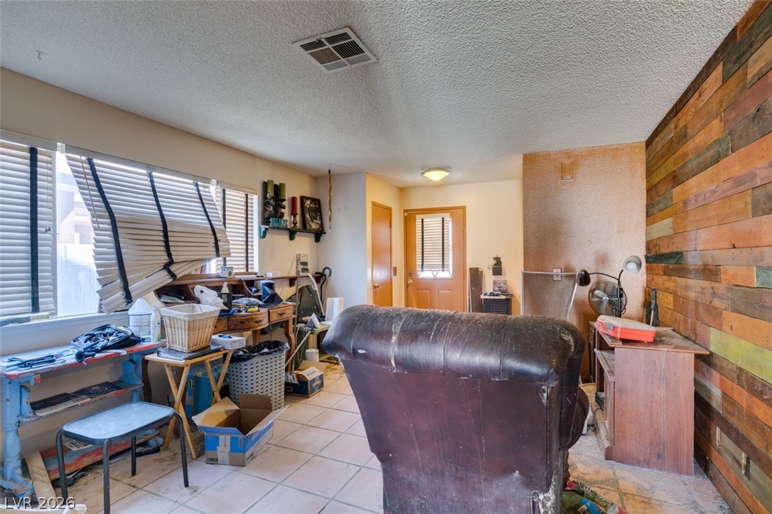 868 Shrubbery Lane