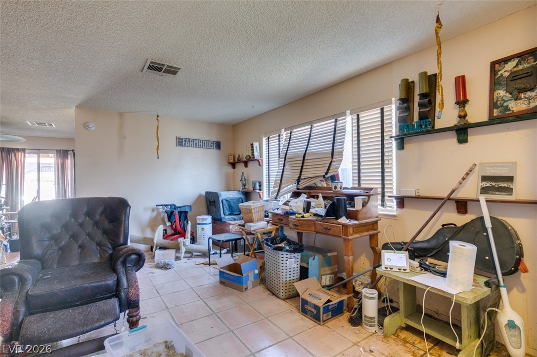 868 Shrubbery Lane