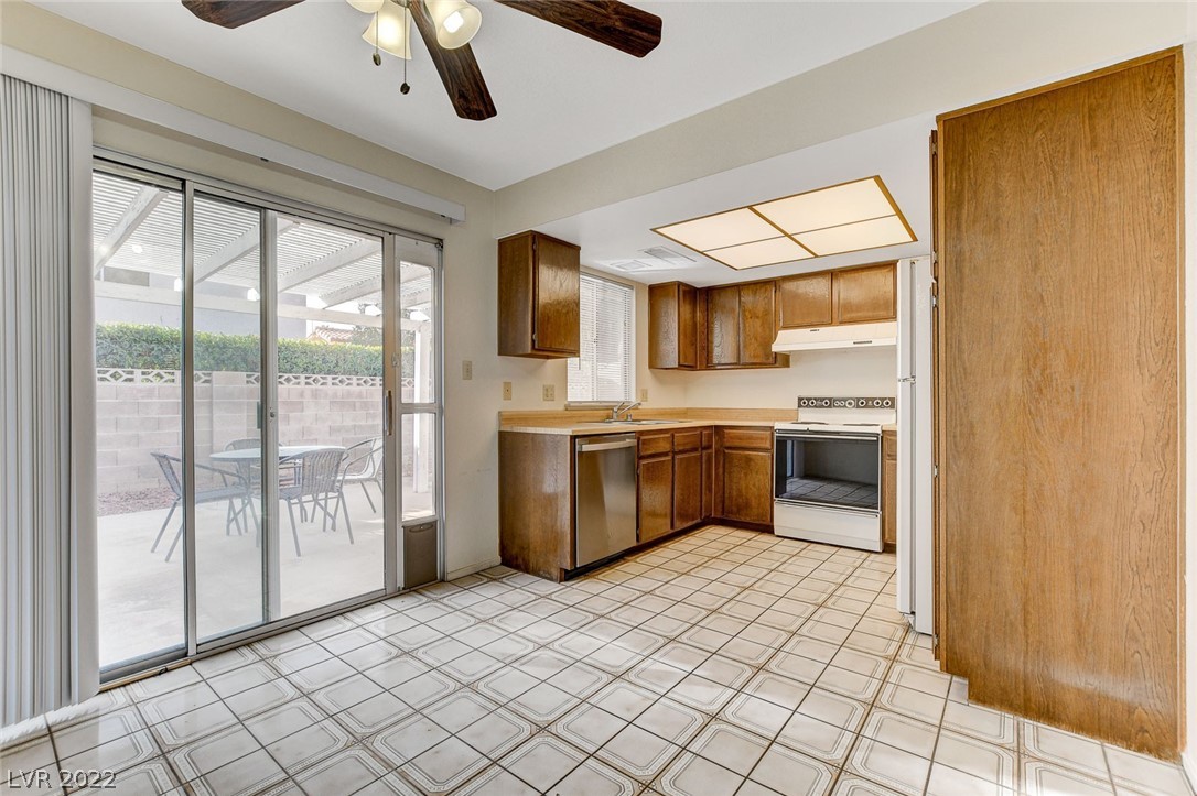 Photo 9 of 39 of 8929 Borla Drive townhome