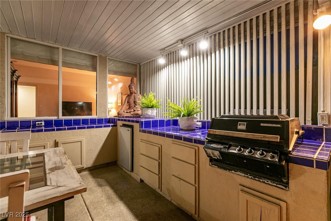 2547 Serenity Hollow Drive, Henderson, Nevada image 35
