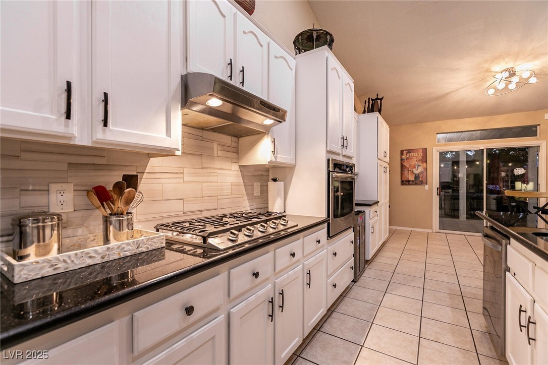 2547 Serenity Hollow Drive, Henderson, Nevada image 17