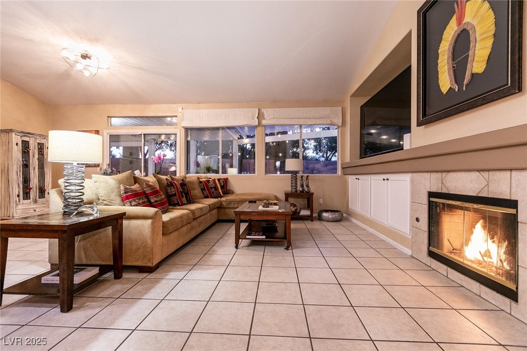 2547 Serenity Hollow Drive, Henderson, Nevada image 10