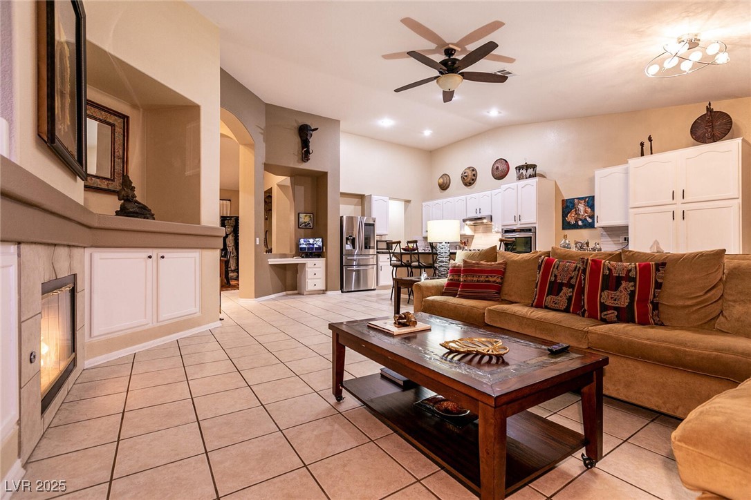 2547 Serenity Hollow Drive, Henderson, Nevada image 12