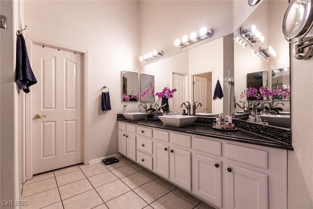 2547 Serenity Hollow Drive, Henderson, Nevada image 21