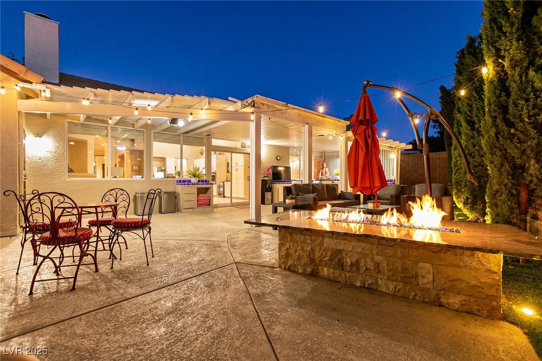 2547 Serenity Hollow Drive, Henderson, Nevada image 32