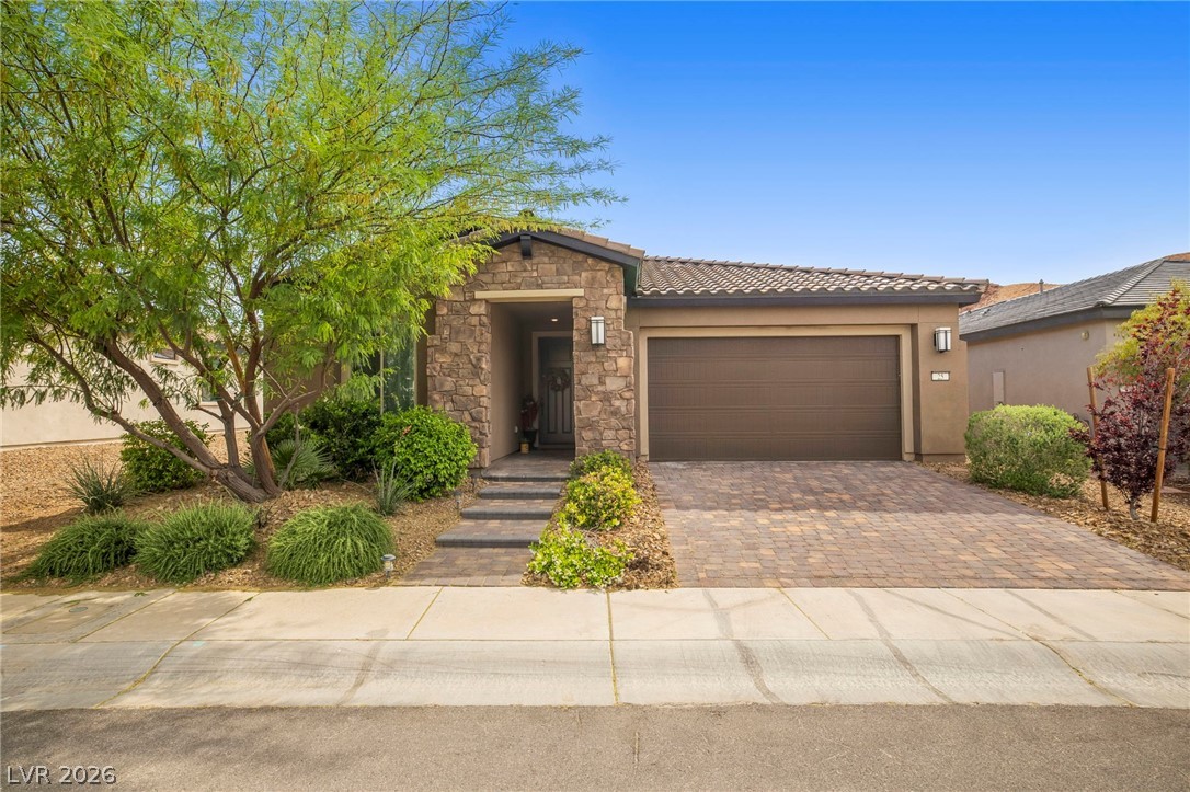 25 Desert Sunshine Place