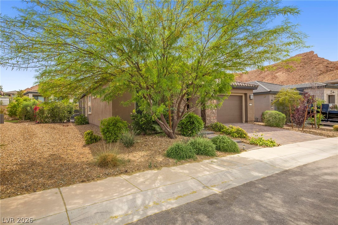 25 Desert Sunshine Place