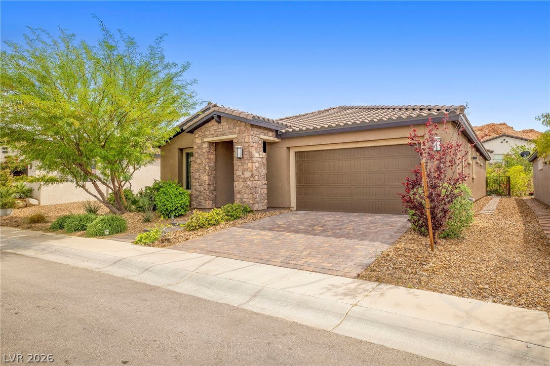 25 Desert Sunshine Place