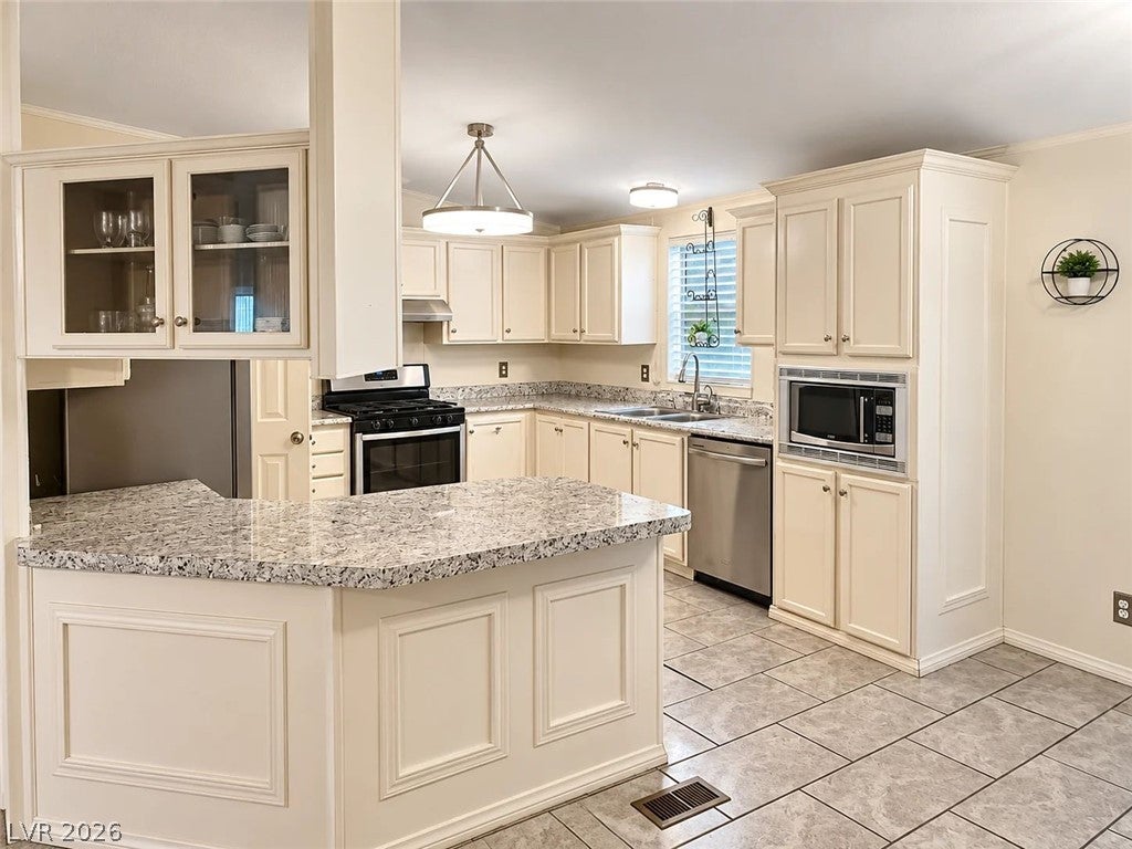 221 Shoshone Lane
