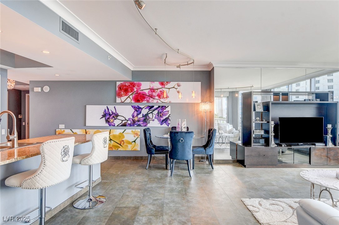 322 Karen Avenue 401