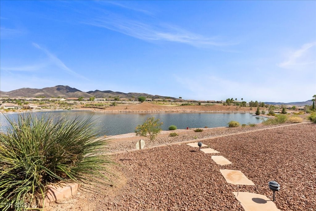 2725 Olivia Heights Avenue