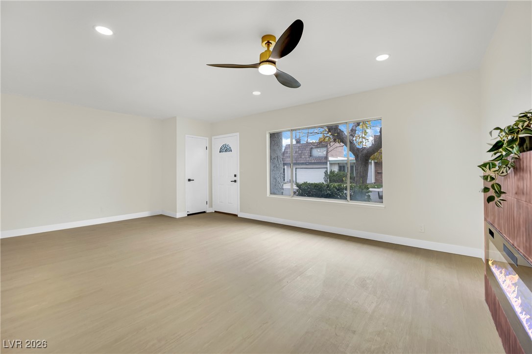 3376 Knollwood Court