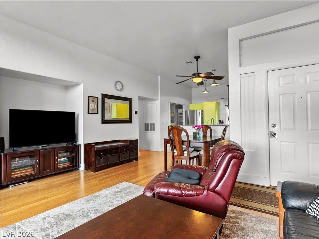 3125 N Buffalo Drive 2092