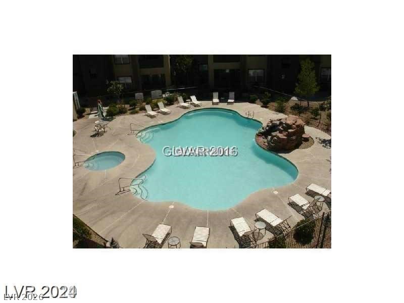 6955 N DURANGO Drive 2084