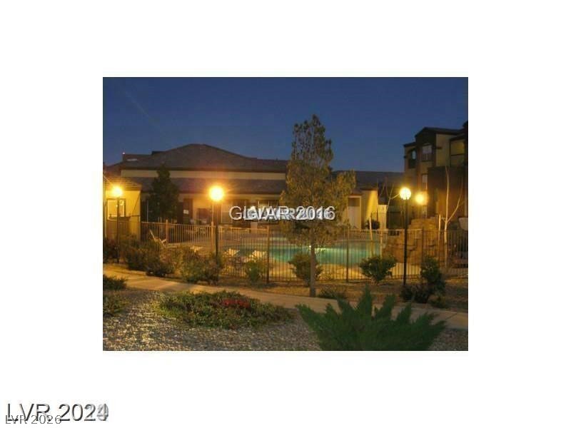 6955 N DURANGO Drive 2084