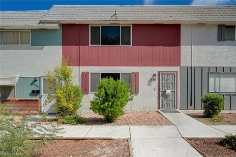 Townhouse For Rent - 571 Greenbriar Townhouse Way<br/> Clark County, Las Vegas, NV 89121