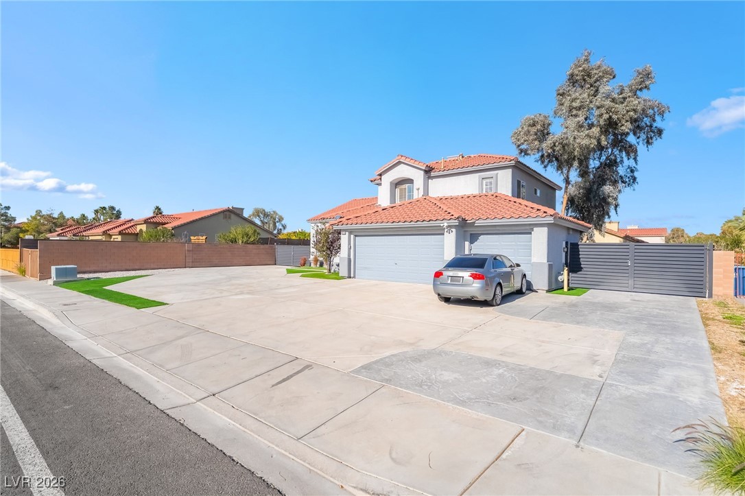 2076 E Wigwam Avenue