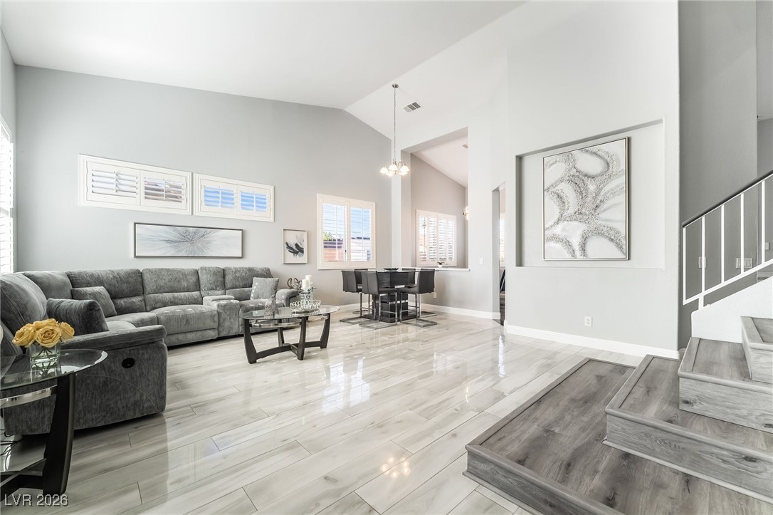 2076 E Wigwam Avenue