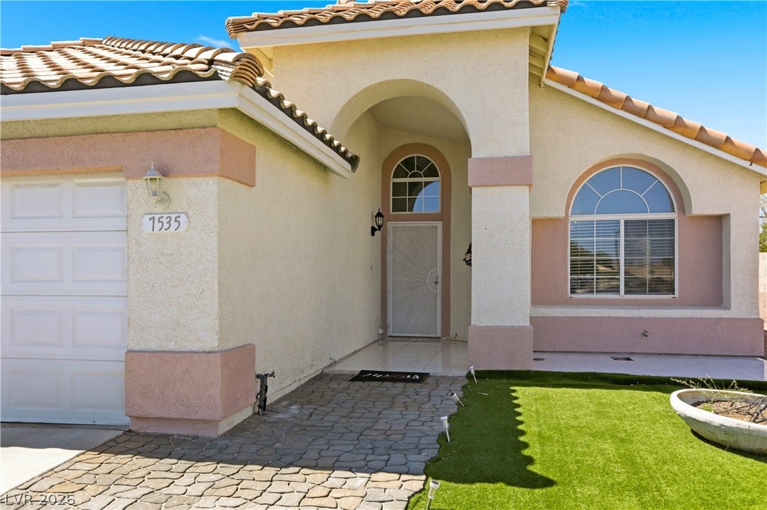 7535 Meadowoak Lane