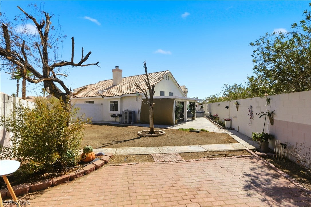 7535 Meadowoak Lane