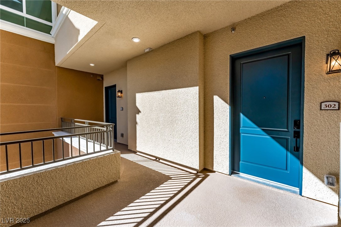 9132 Las Manaitas Avenue 302