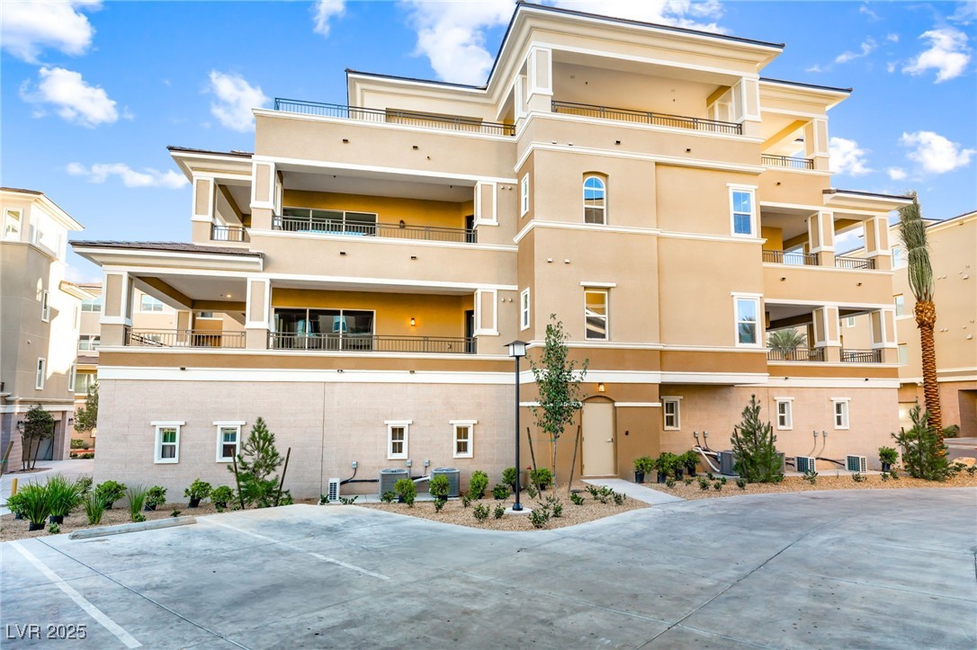 9132 Las Manaitas Avenue 302